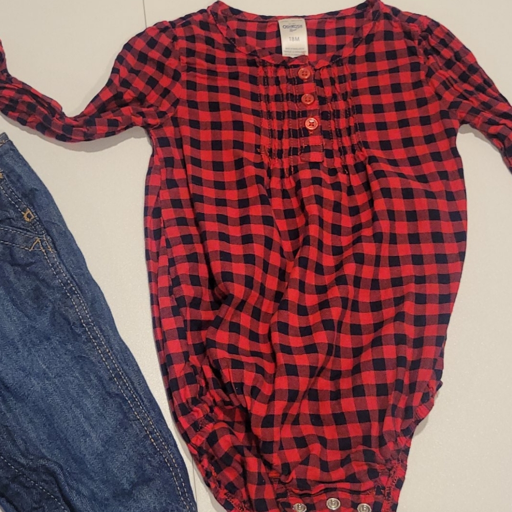 2 piece set. Overall and long sleeve onesie